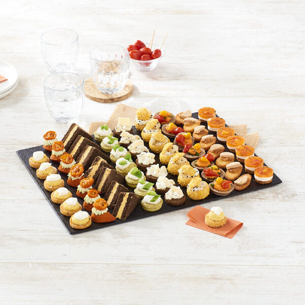 Plateau de canapés élégance - 64 pièces